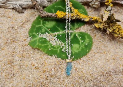 Kornelia Landau Goldschmiede Saarbrücken Silberkette mit Anhänger Apatit Naturkristall